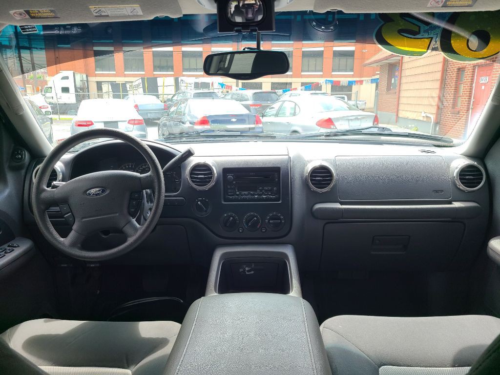 2003 Ford Expedition Image 9