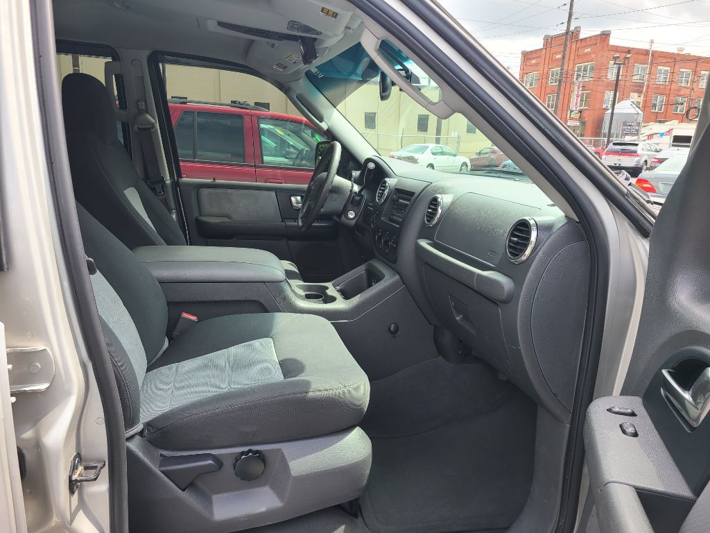 2003 Ford Expedition Image 11