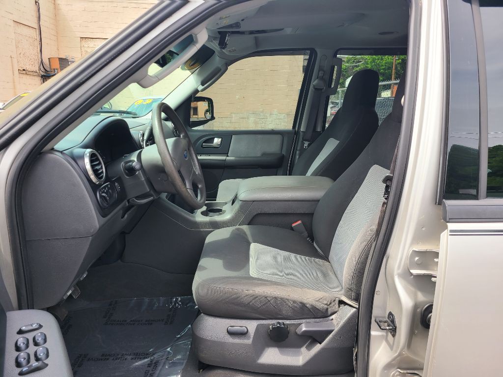 2003 Ford Expedition Image 13