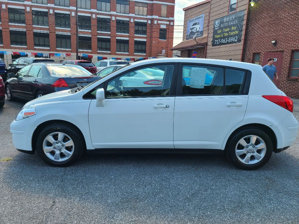 2012 Nissan Versa Image 2