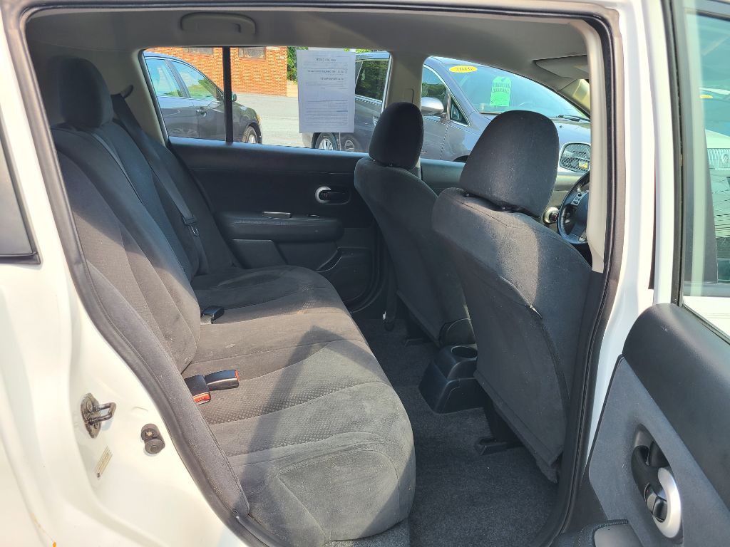 2012 Nissan Versa Image 11