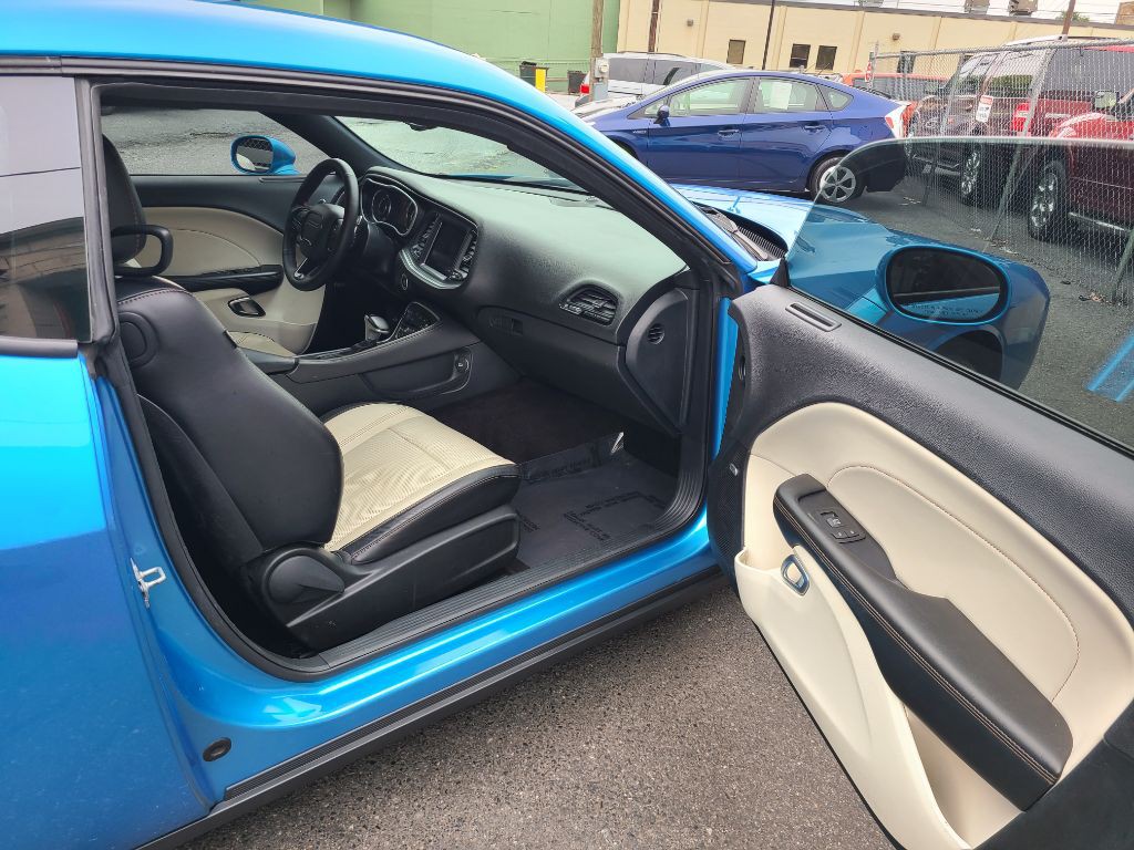 2016 Dodge Challenger Image 10