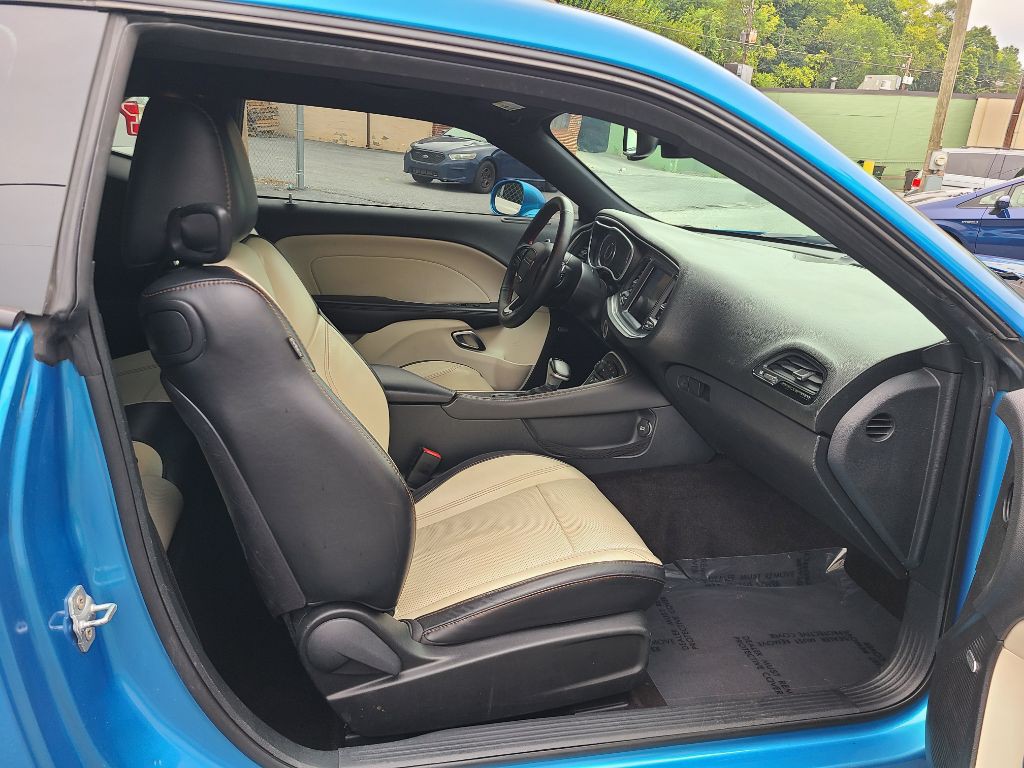 2016 Dodge Challenger Image 11