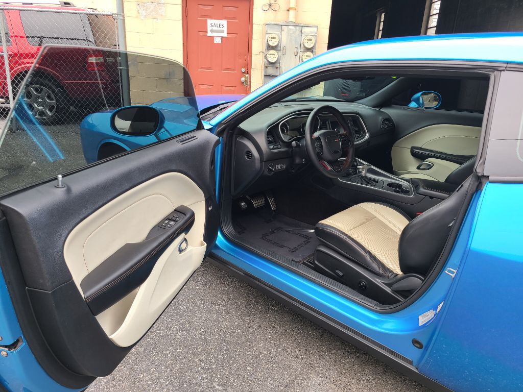 2016 Dodge Challenger Image 13