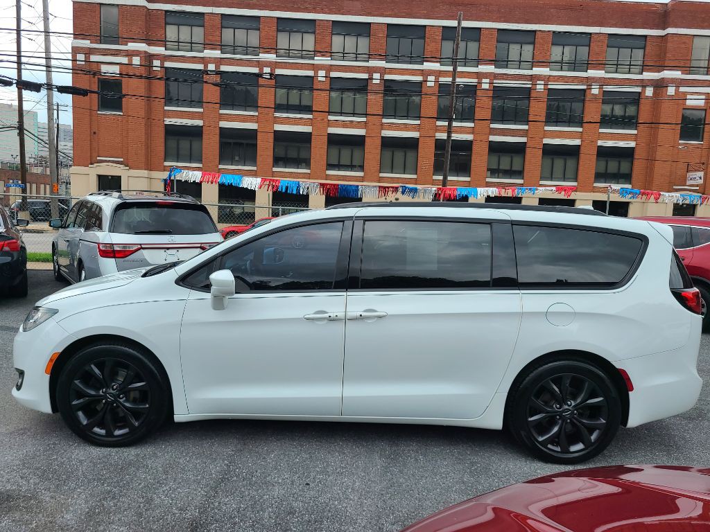 2018 Chrysler Pacifica Image 2