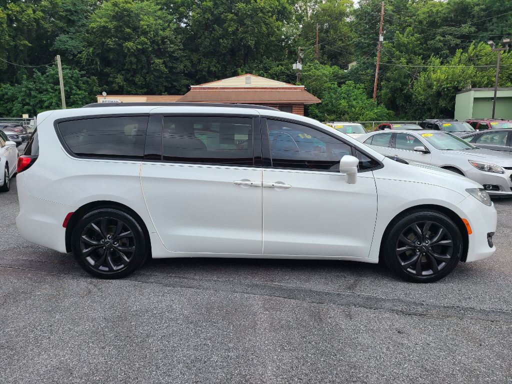 2018 Chrysler Pacifica Image 5