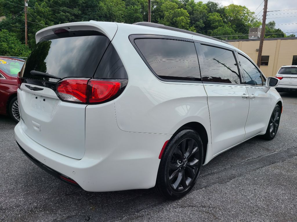 2018 Chrysler Pacifica Image 10