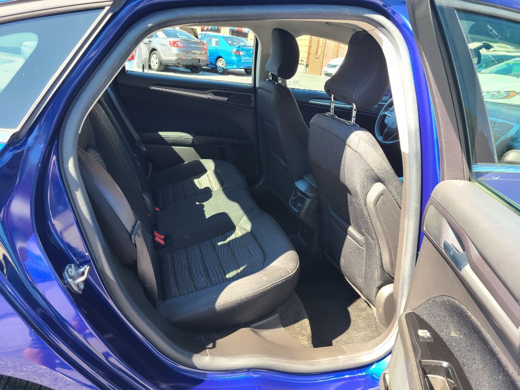 2016 Ford Fusion Image 11