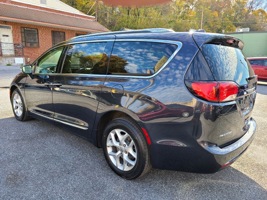 2020 Chrysler Pacifica Image 3