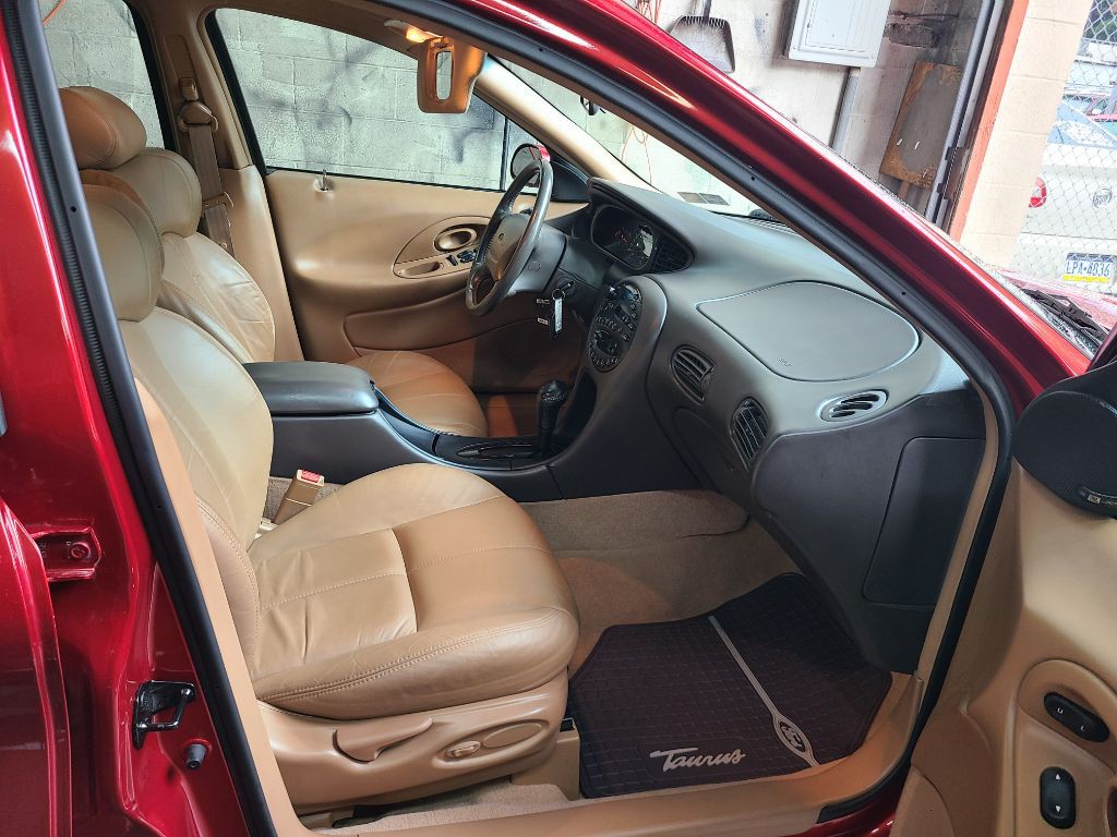 1996 Ford Taurus Image 11