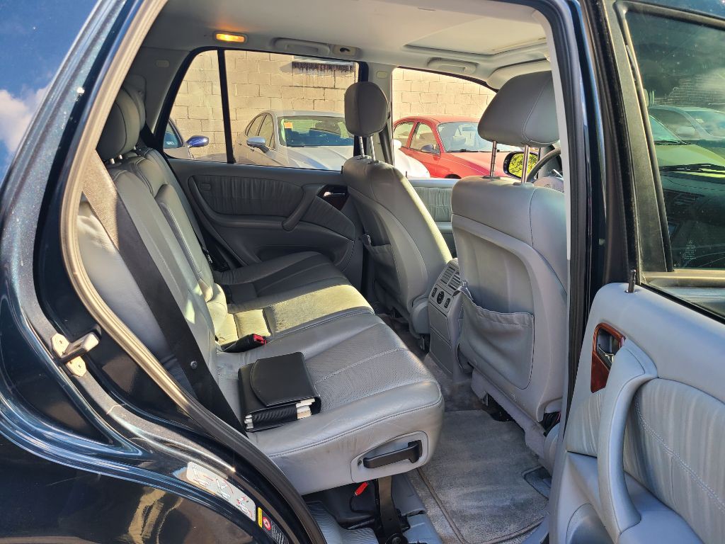 2002 Mercedes-Benz M-Class Image 12