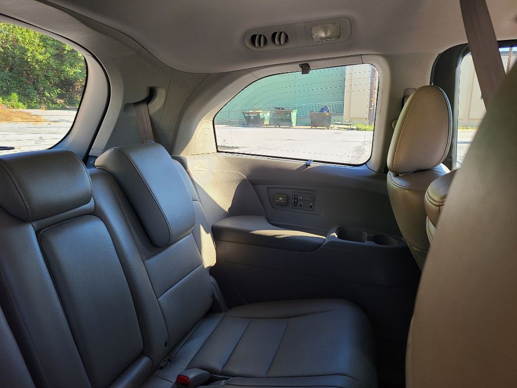 2011 Honda Odyssey Image 11