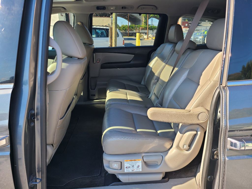 2011 Honda Odyssey Image 16