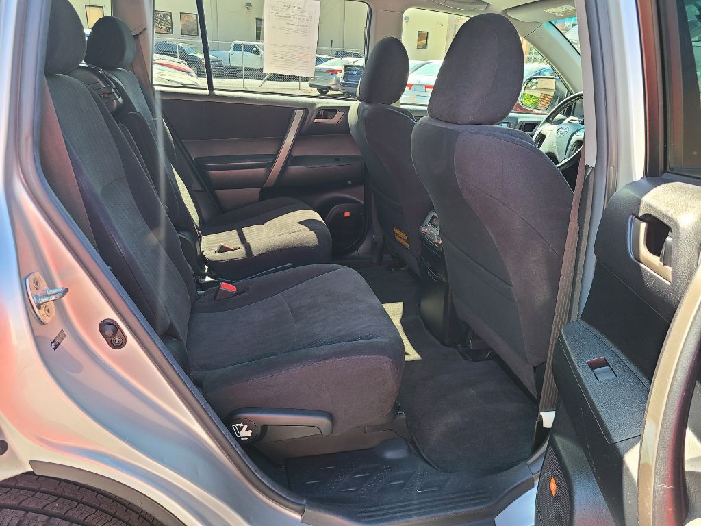 2010 Toyota Highlander Image 13