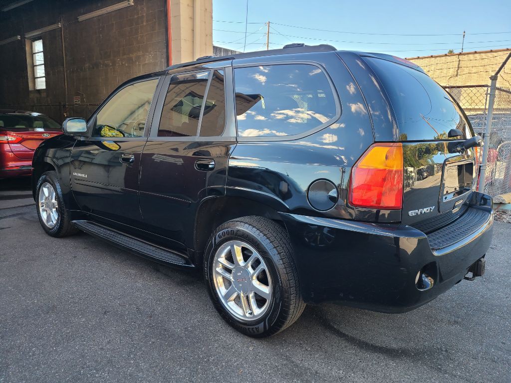 2009 GMC Envoy Image 3