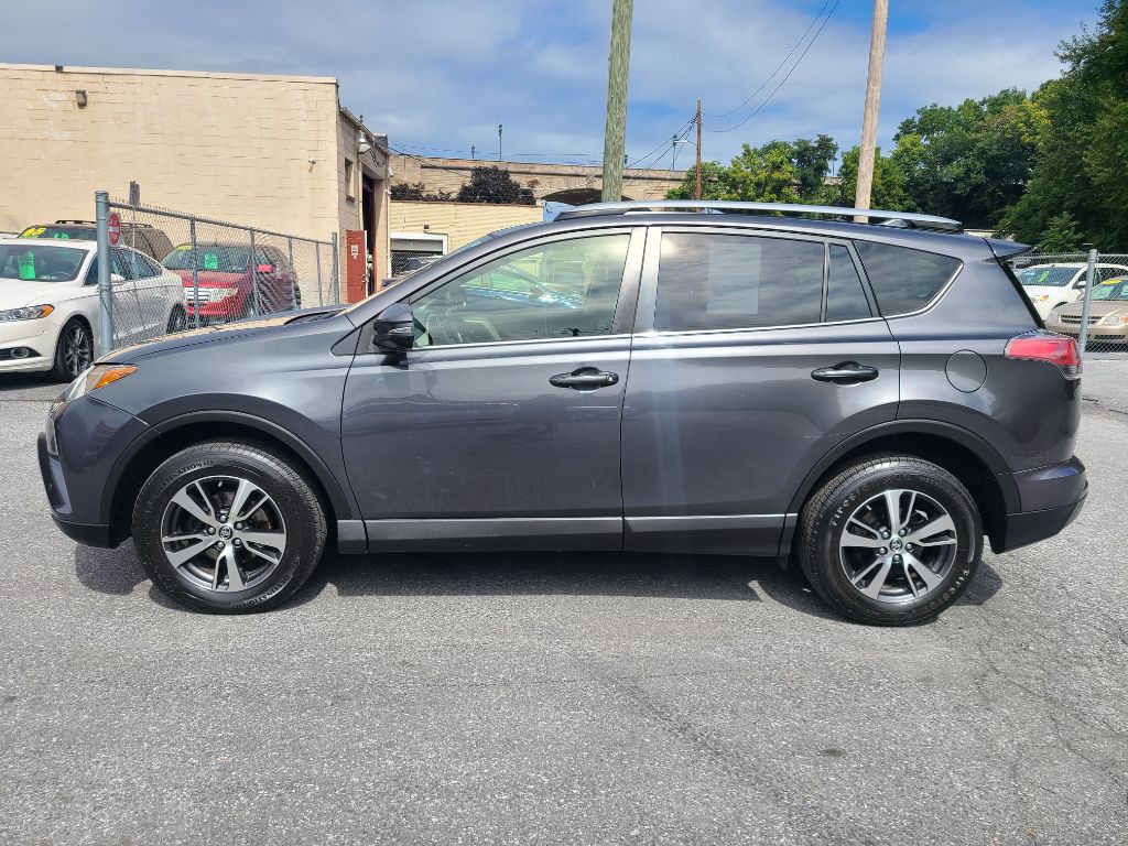 2017 Toyota Rav4 Image 2