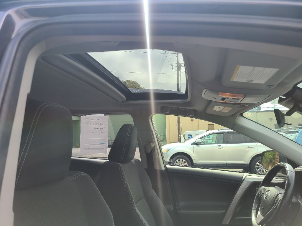 2017 Toyota Rav4 Image 9