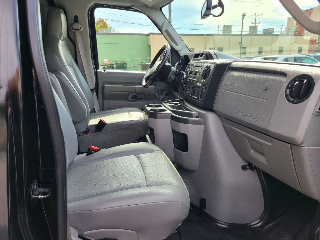 2014 Ford Econoline Image 9