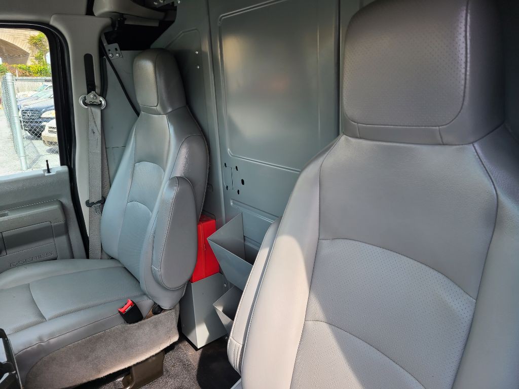 2014 Ford Econoline Image 18