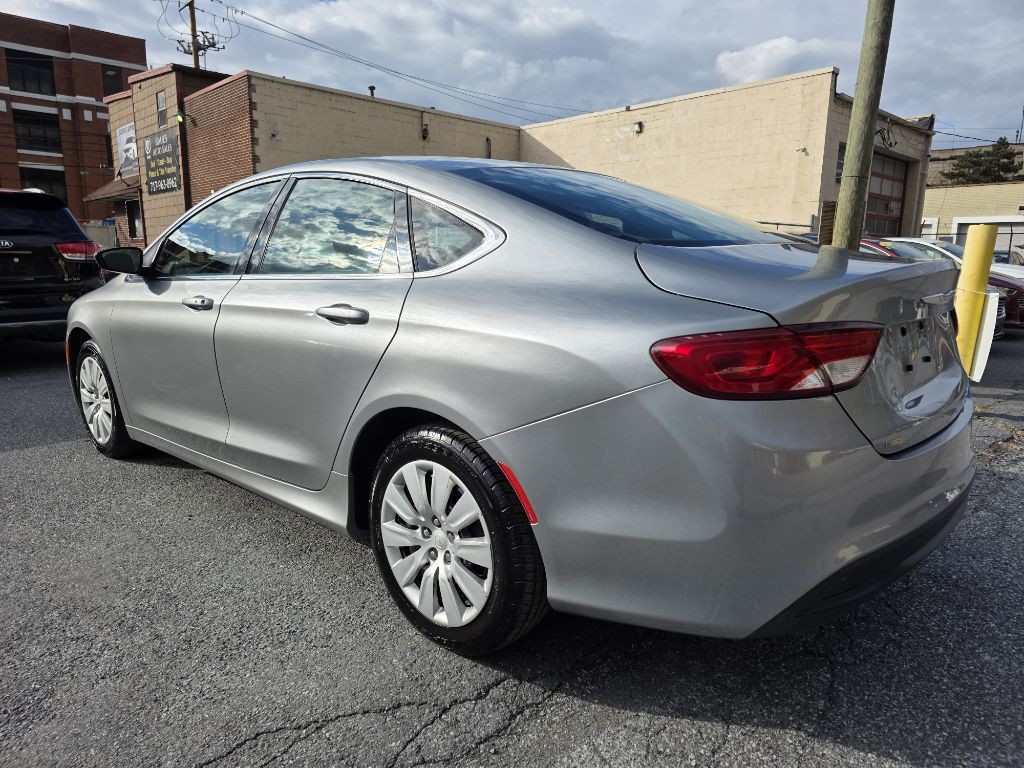 2016 Chrysler 200 Image 3