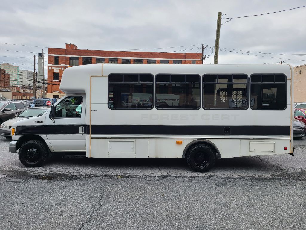 2001 Ford Econoline Image 2