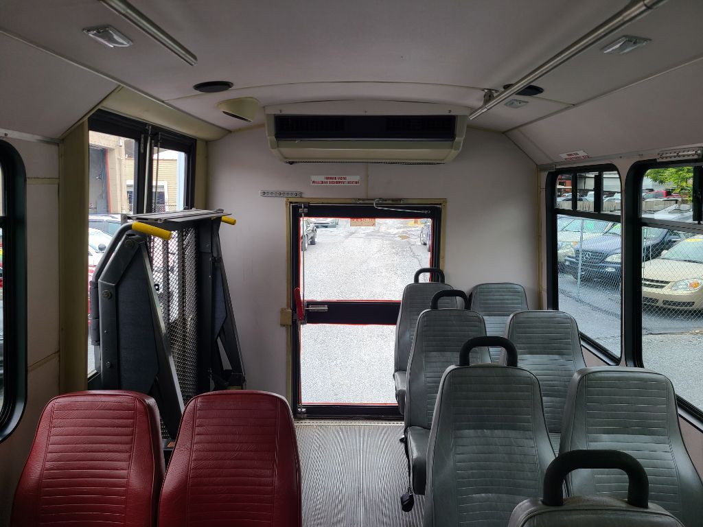 2001 Ford Econoline Image 12