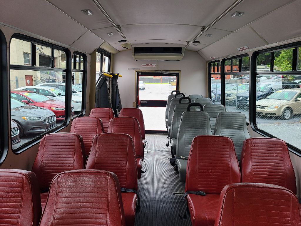 2001 Ford Econoline Image 13