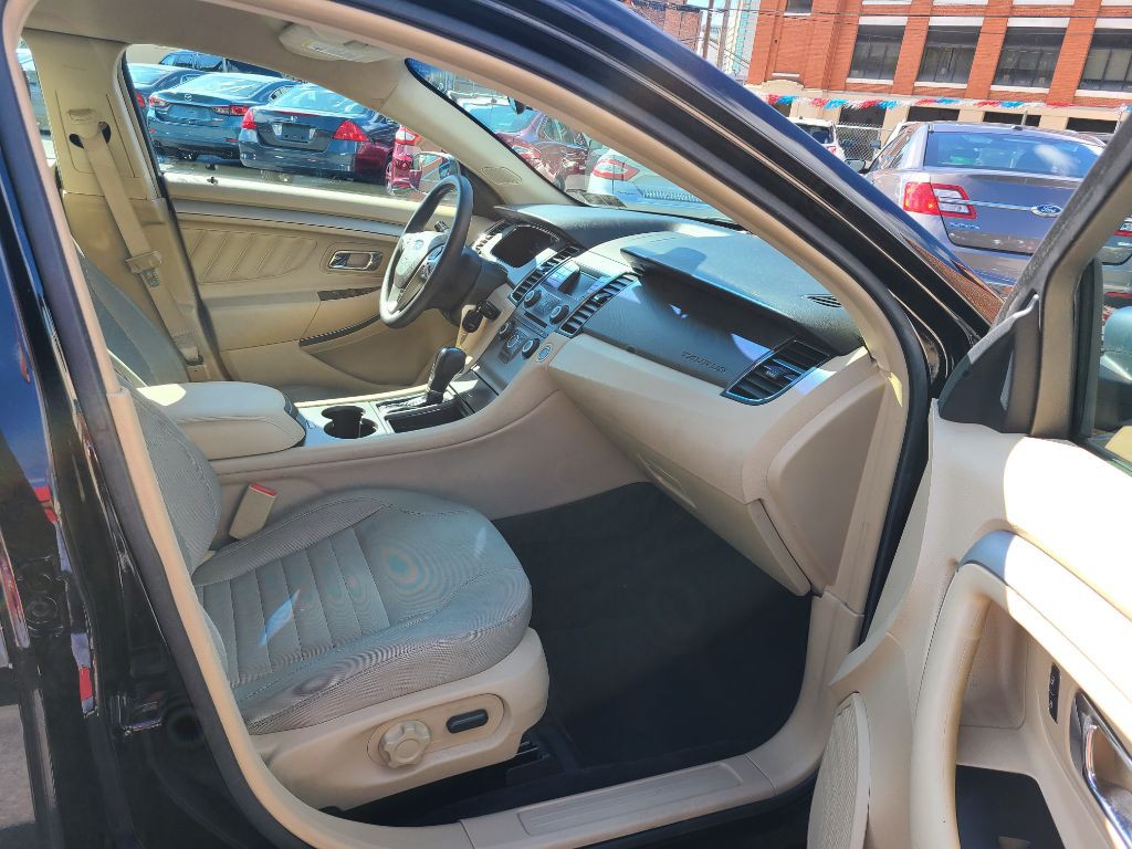 2016 Ford Taurus Image 10