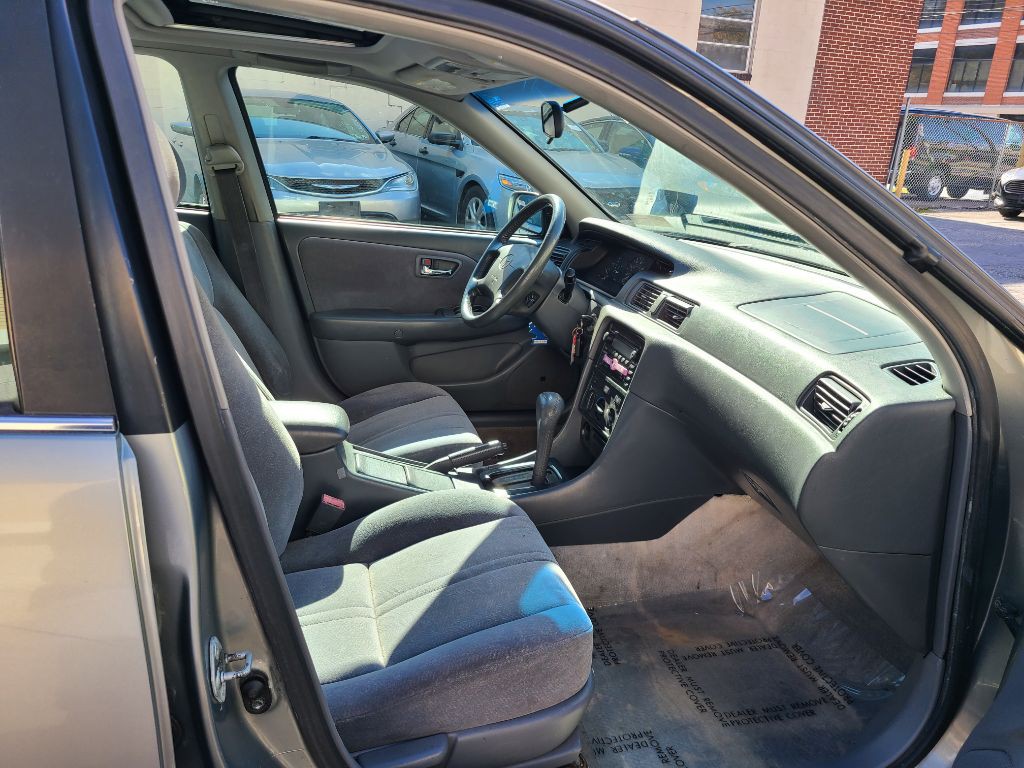 2001 Toyota Camry Image 10