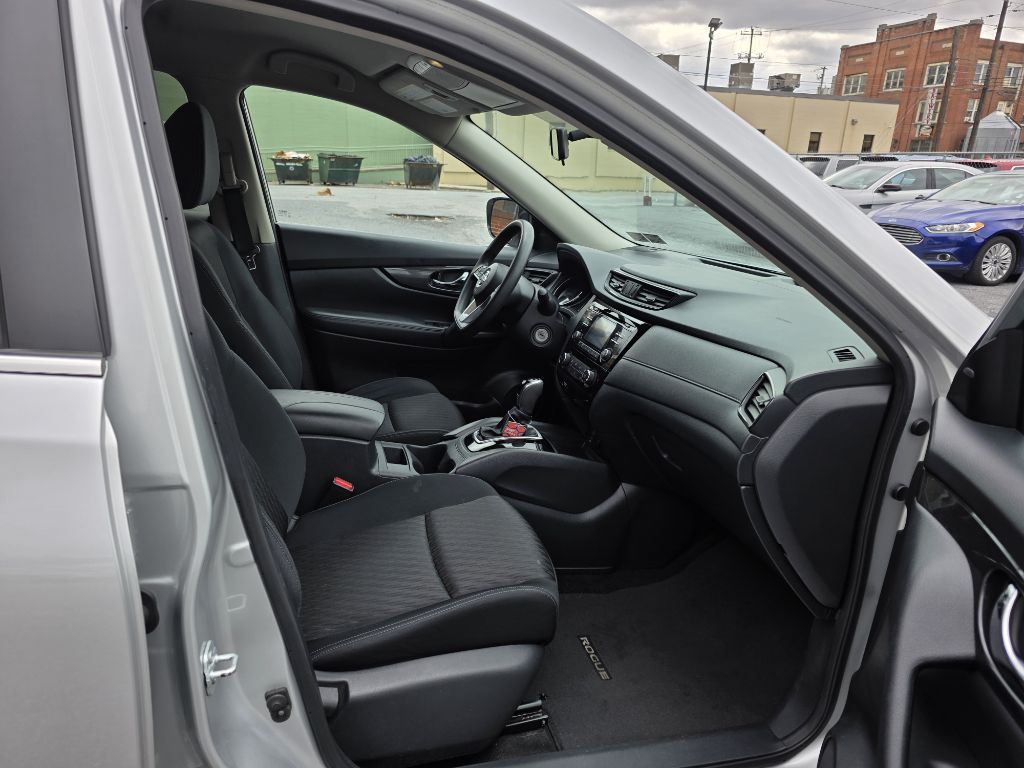 2017 Nissan Rogue Image 9