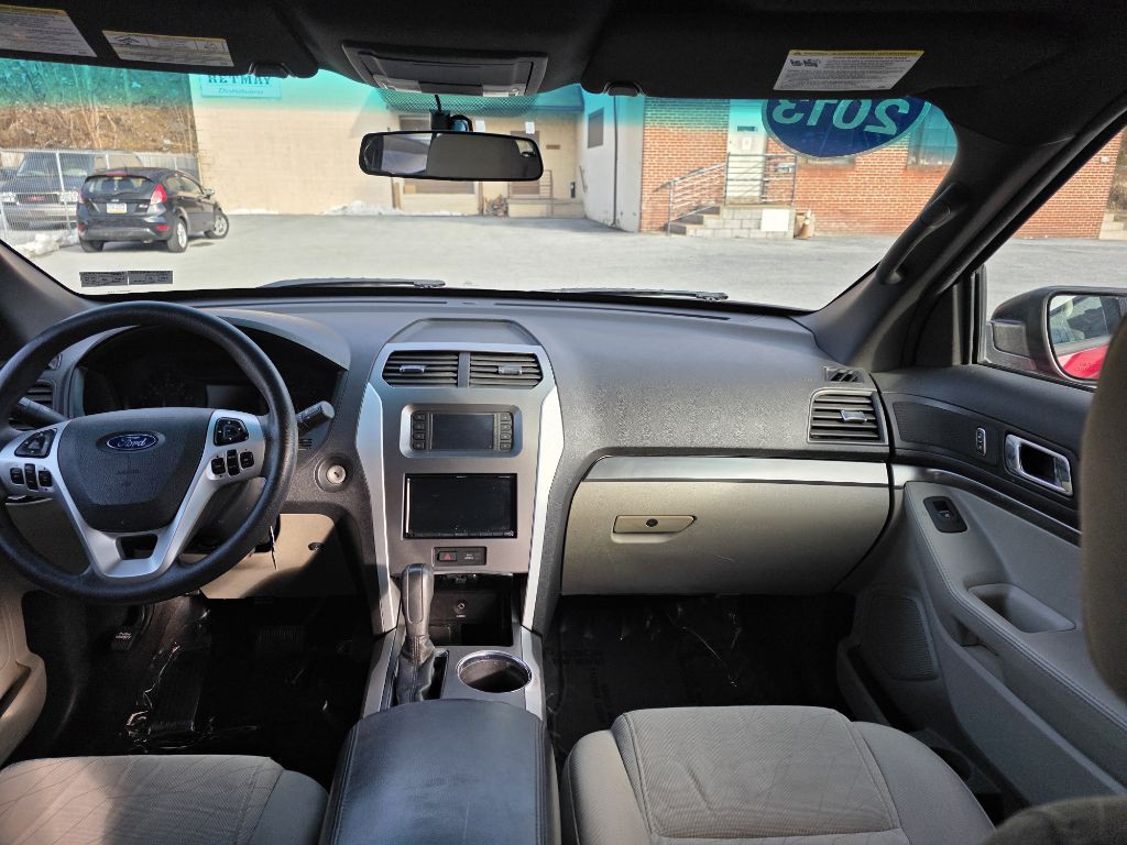 2013 Ford Explorer Image 10