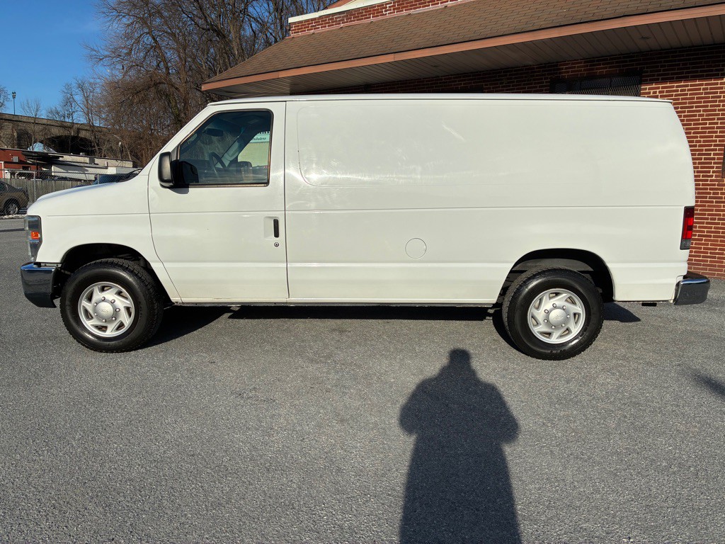 2010 Ford Econoline Image 2
