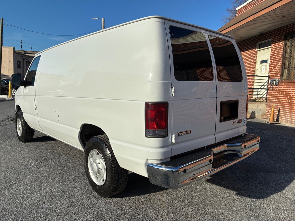 2010 Ford Econoline Image 3