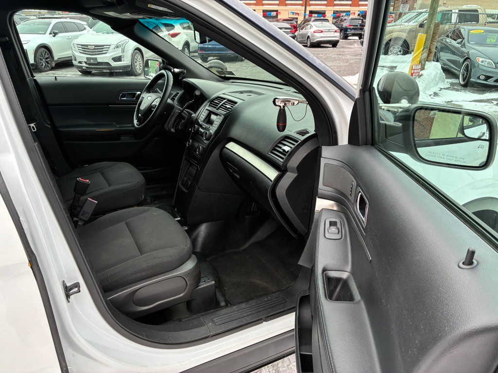 2016 Ford Explorer Image 9