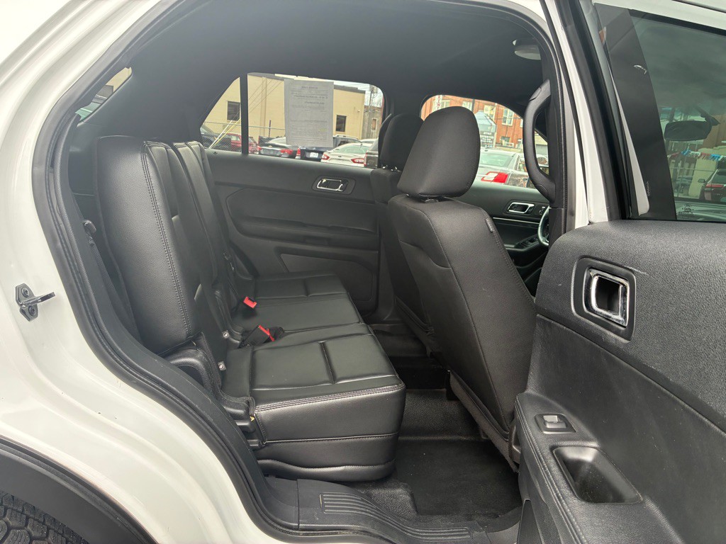 2016 Ford Explorer Image 9
