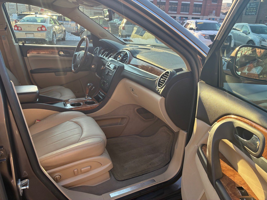 2011 Buick Enclave Image 9