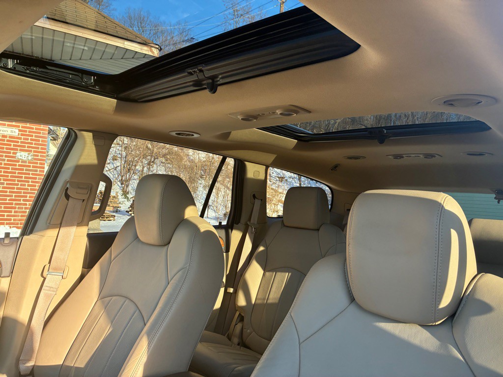 2011 Buick Enclave Image 17