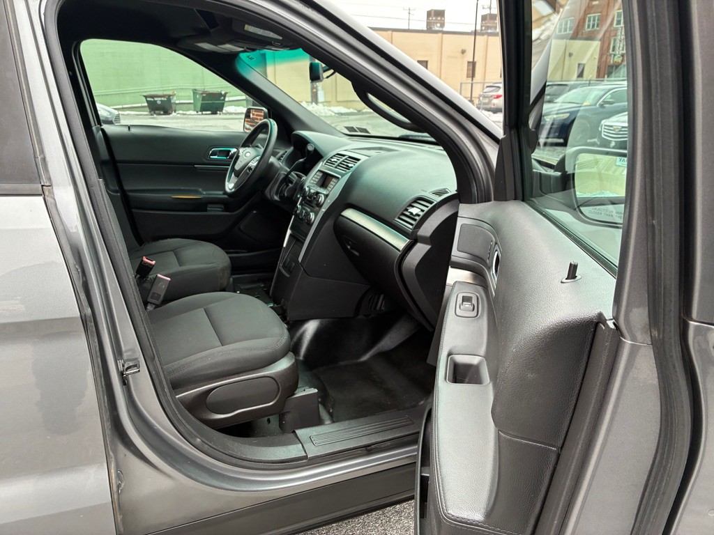 2015 Ford Explorer Image 9
