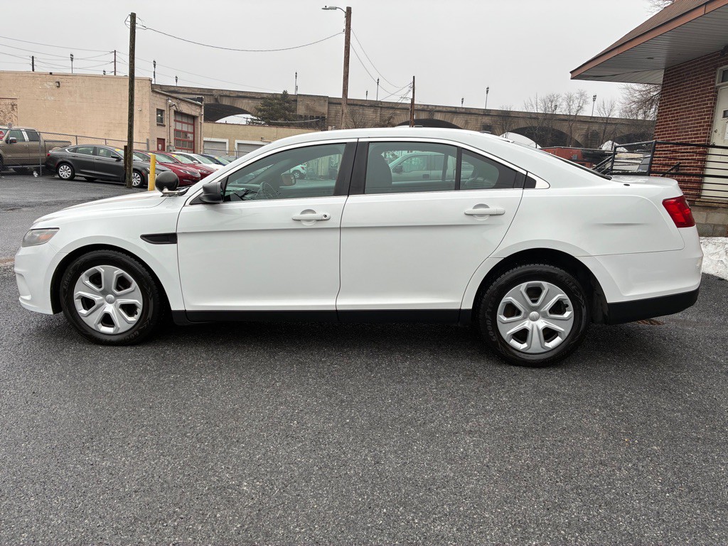 2014 Ford Taurus Image 2