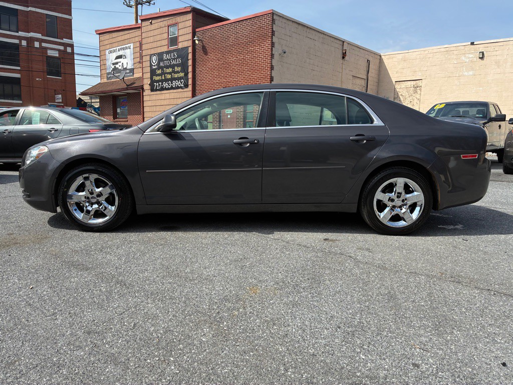 2012 Chevrolet Malibu Image 2