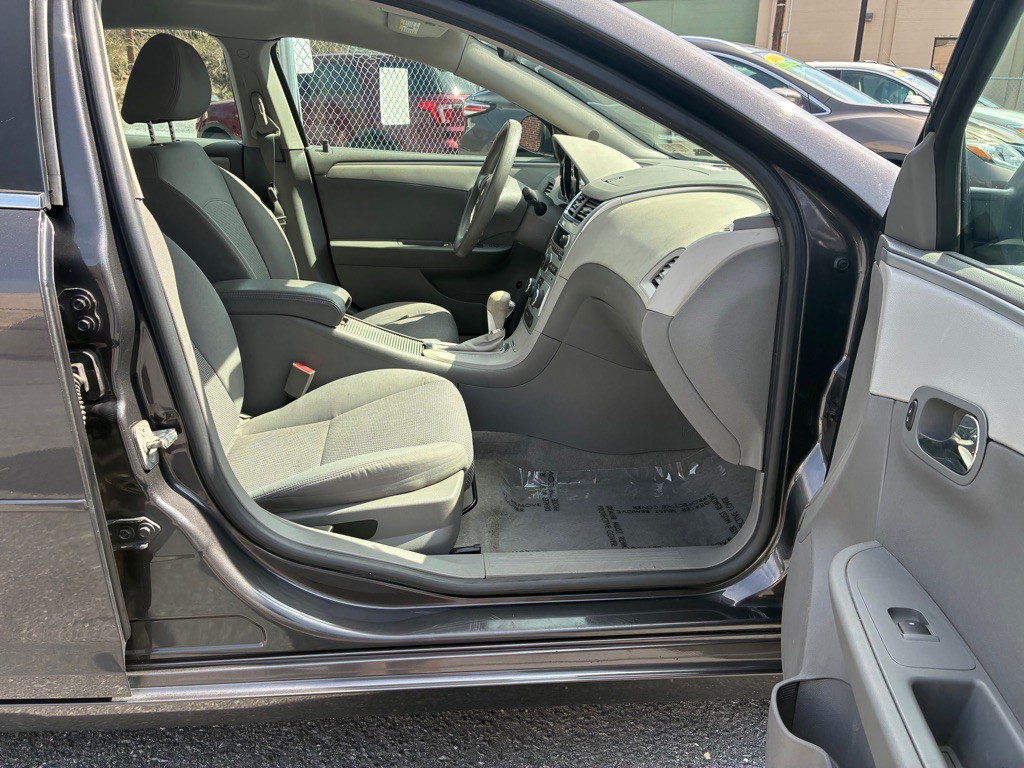 2012 Chevrolet Malibu Image 9