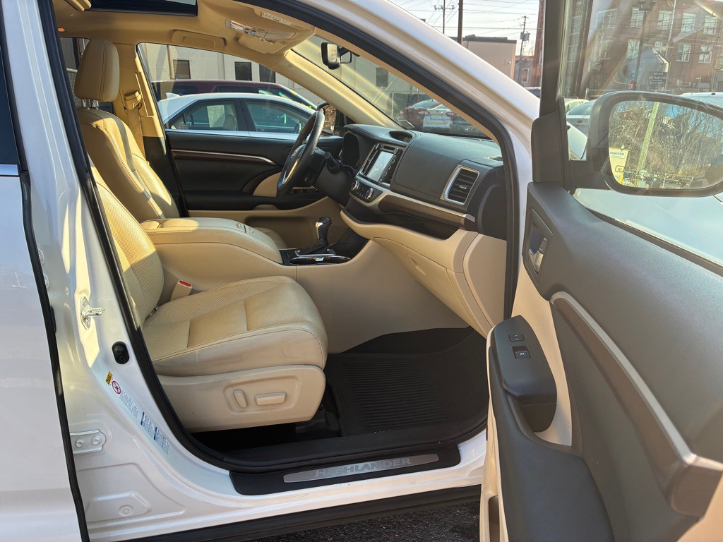 2015 Toyota Highlander Image 7