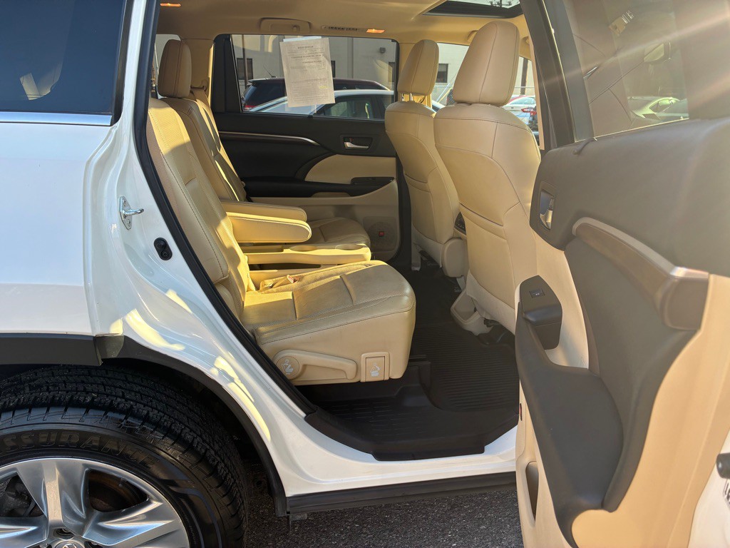 2015 Toyota Highlander Image 8