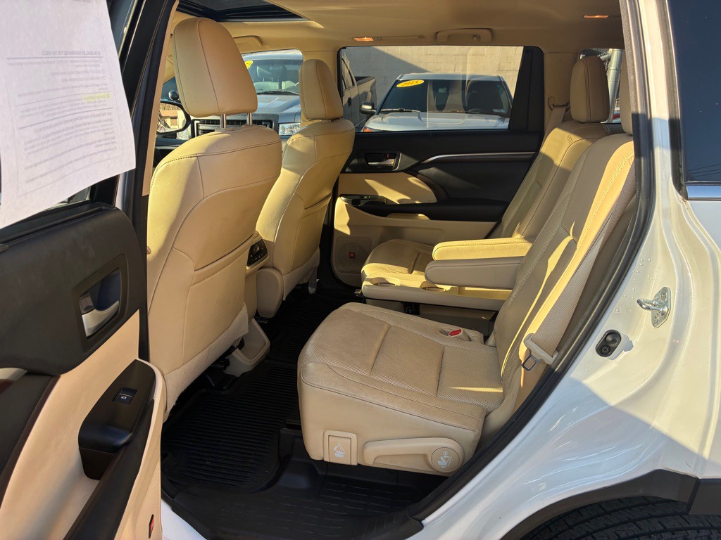 2015 Toyota Highlander Image 12