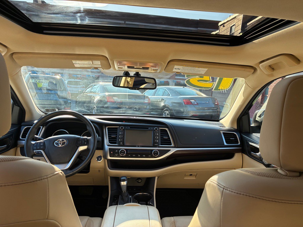 2015 Toyota Highlander Image 13