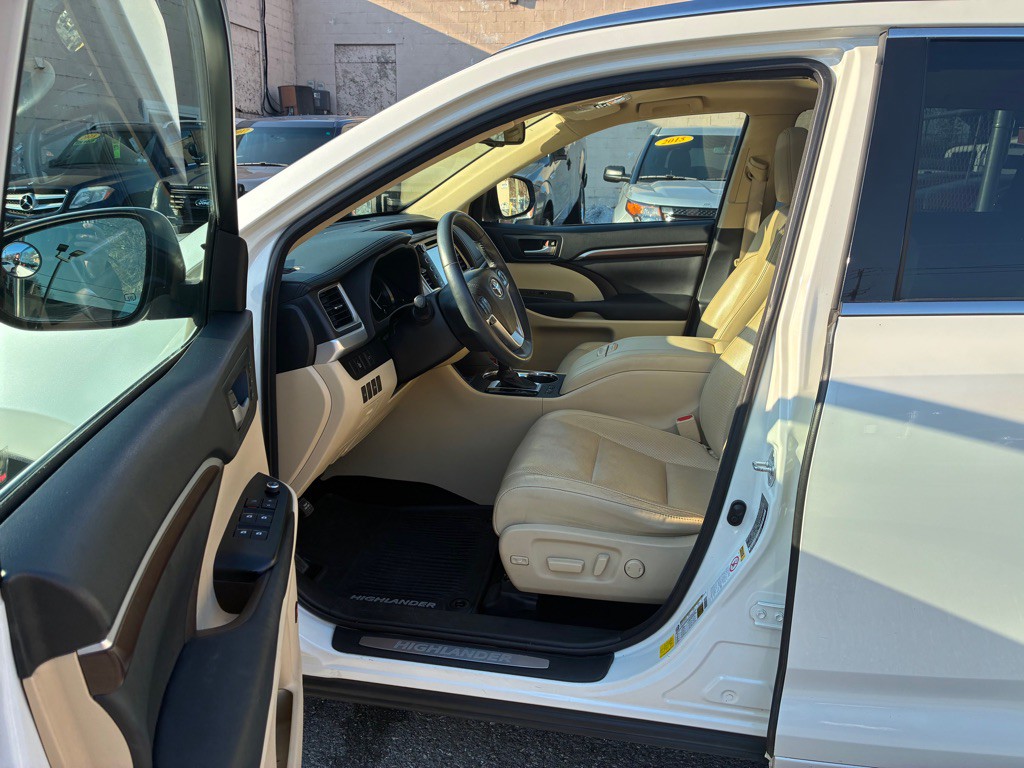 2015 Toyota Highlander Image 14