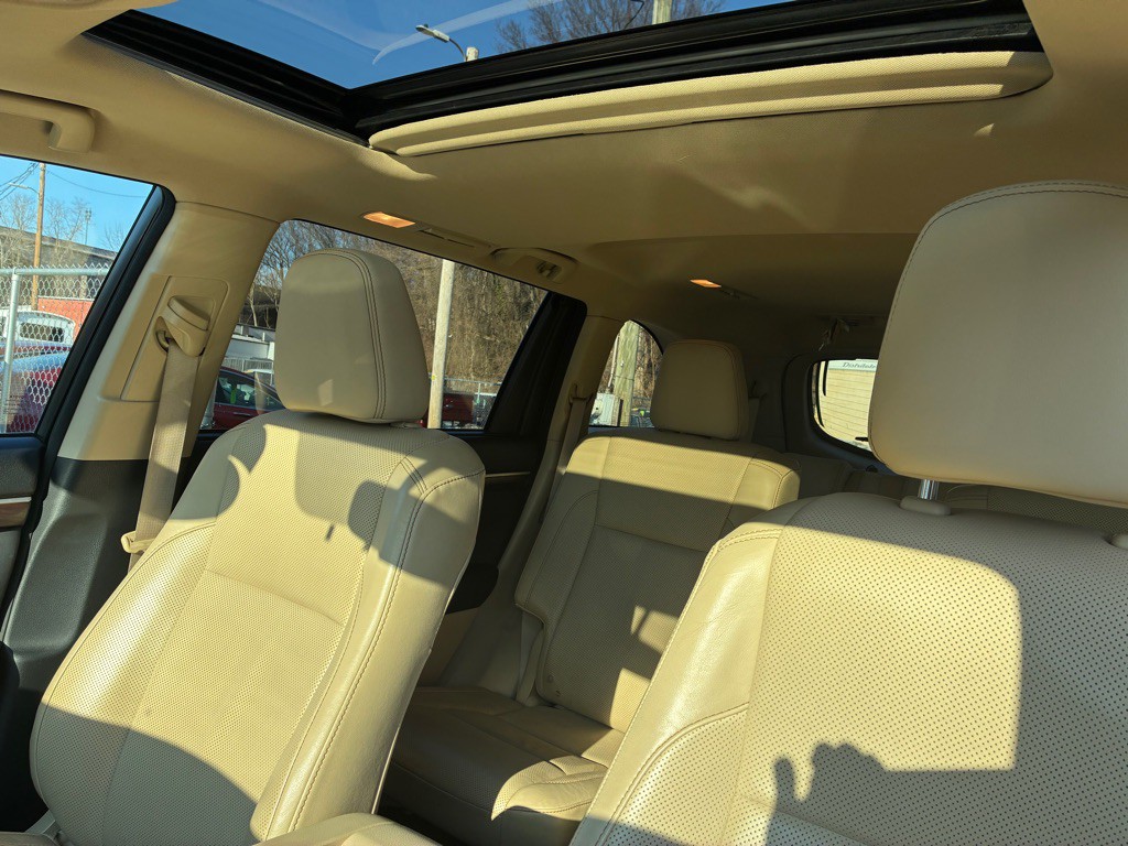 2015 Toyota Highlander Image 16