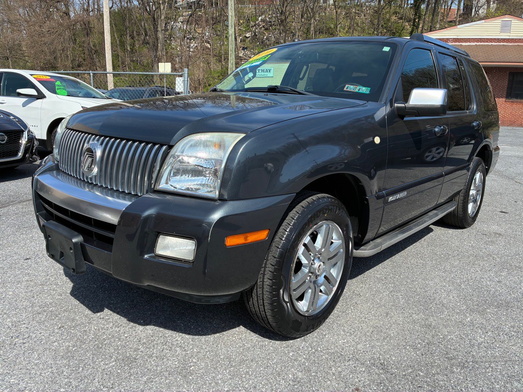 2010 Mercury Mountaineer Image 1