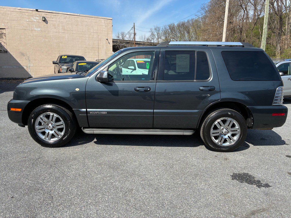 2010 Mercury Mountaineer Image 2