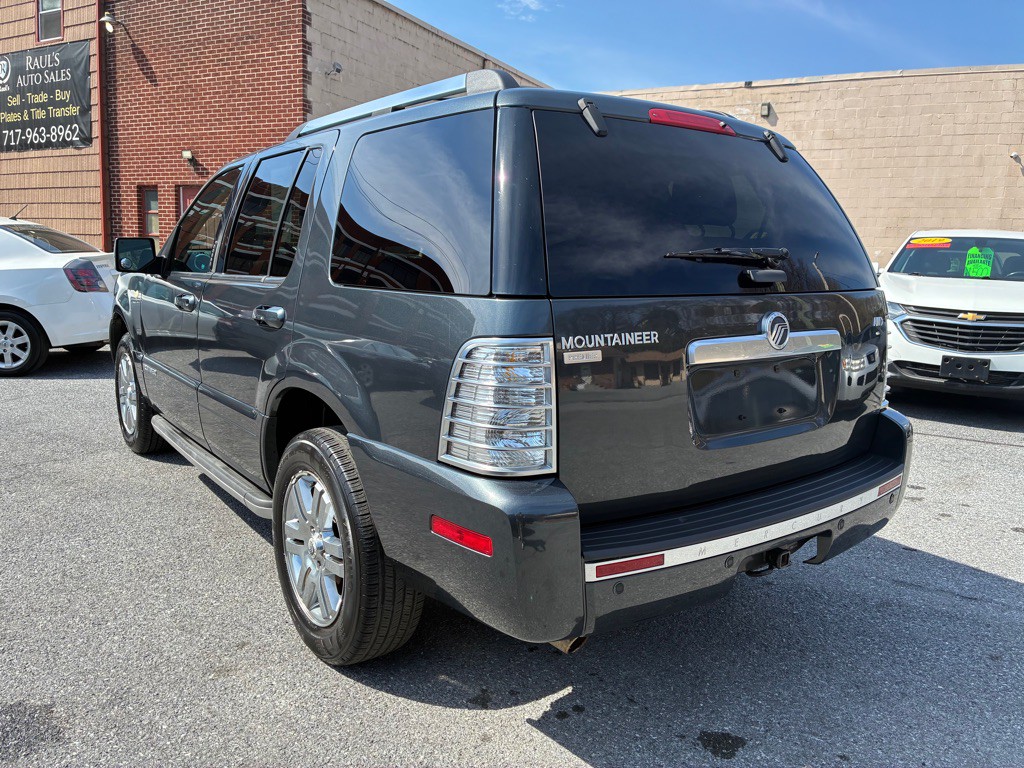 2010 Mercury Mountaineer Image 3